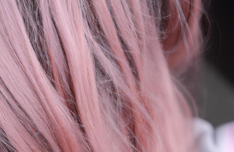 ピンクブラウンでヘアケア革命！一緒に美しさを保とう！